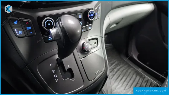 HYUNDAI STAREX 4WD 12-SEATER WAGON