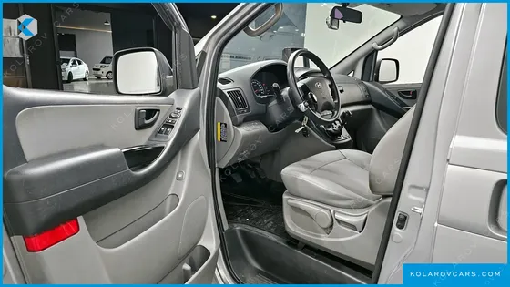 HYUNDAI STAREX 3-SEATER VAN