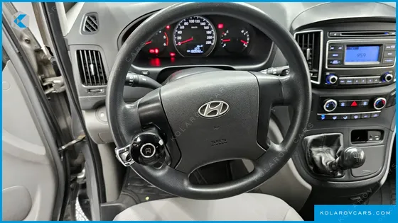 HYUNDAI STAREX 3-SEATER VAN