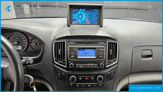 HYUNDAI STAREX 3-SEATER VAN