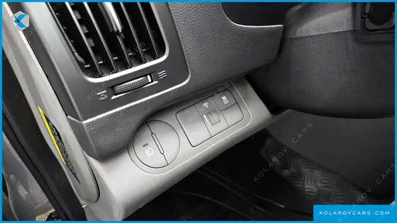 HYUNDAI STAREX 3-SEATER VAN
