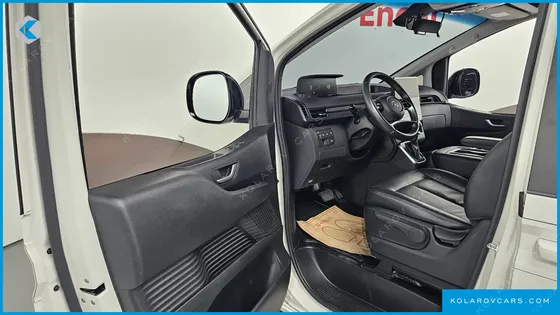 HYUNDAI STARIA CARGO 3-SEATER