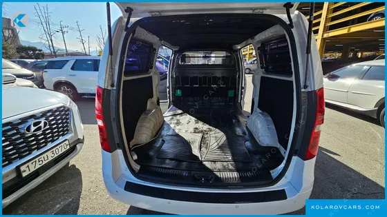 HYUNDAI STAREX 3-SEATER VAN