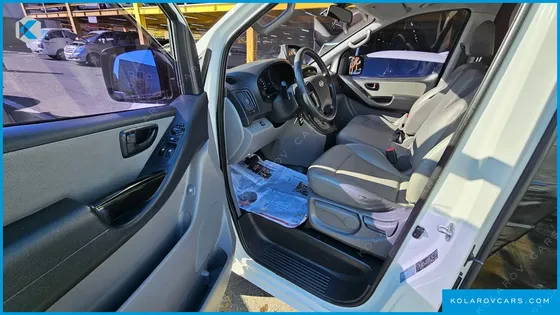 HYUNDAI STAREX 3-SEATER VAN