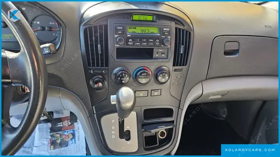 HYUNDAI STAREX 3-SEATER VAN