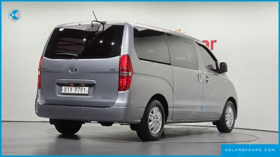 HYUNDAI STAREX 5-SEATER VAN