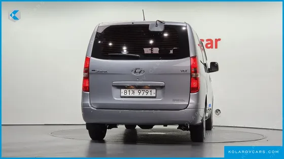 HYUNDAI STAREX 5-SEATER VAN