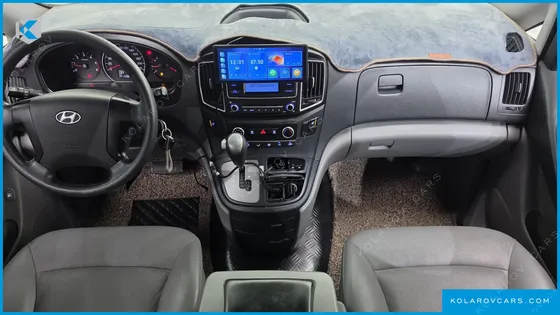 HYUNDAI STAREX 5-SEATER VAN