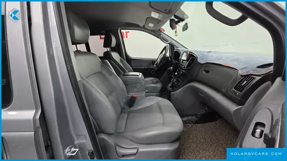 HYUNDAI STAREX 5-SEATER VAN