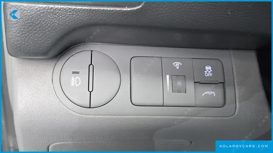 HYUNDAI STAREX 5-SEATER VAN