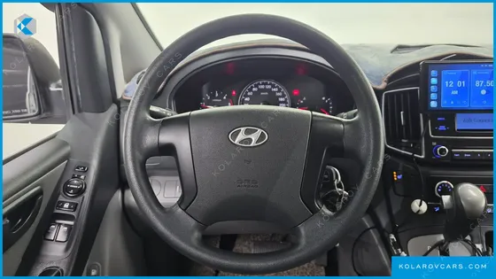 HYUNDAI STAREX 5-SEATER VAN