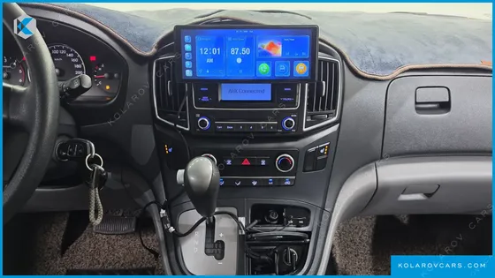 HYUNDAI STAREX 5-SEATER VAN