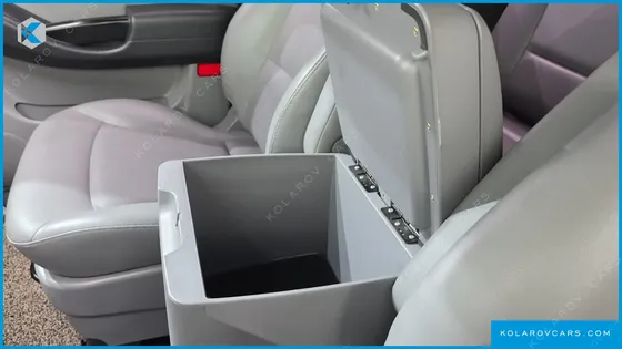 HYUNDAI STAREX 5-SEATER VAN