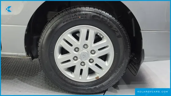 HYUNDAI STAREX 5-SEATER VAN