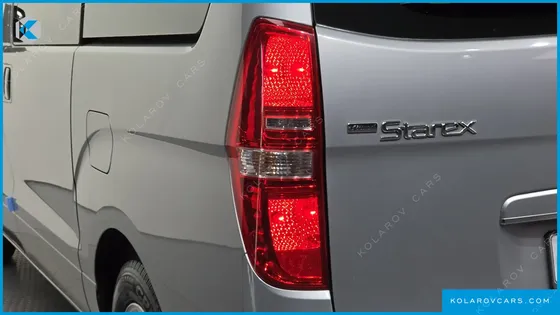 HYUNDAI STAREX 5-SEATER VAN