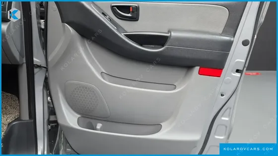 HYUNDAI STAREX 5-SEATER VAN