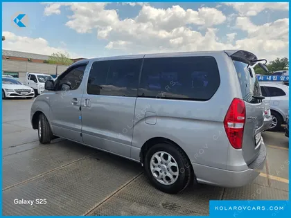 HYUNDAI STAREX 12-SEATER WAGON