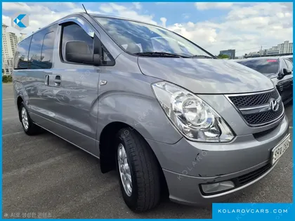 HYUNDAI STAREX 5-SEATER VAN