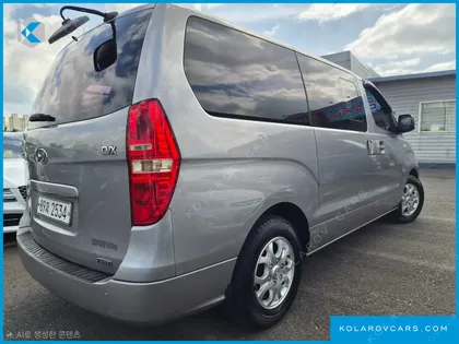HYUNDAI STAREX 5-SEATER VAN