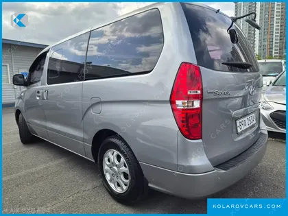 HYUNDAI STAREX 5-SEATER VAN