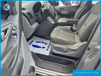HYUNDAI STAREX 5-SEATER VAN