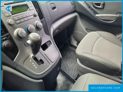 HYUNDAI STAREX 5-SEATER VAN
