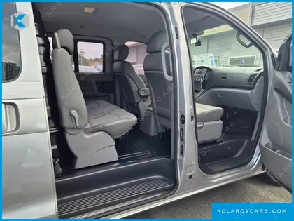 HYUNDAI STAREX 5-SEATER VAN