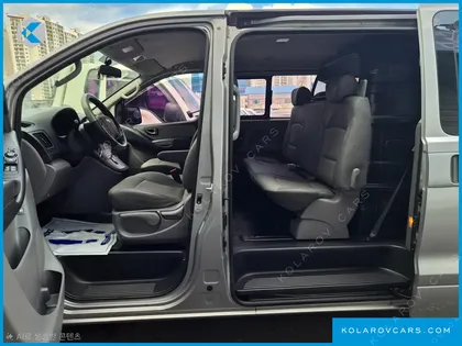 HYUNDAI STAREX 5-SEATER VAN