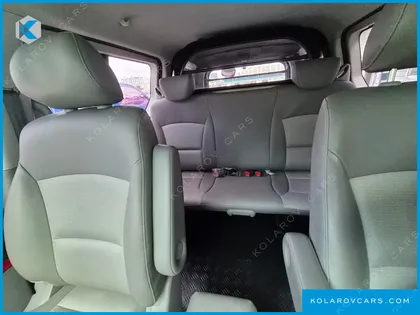 HYUNDAI STAREX 5-SEATER VAN