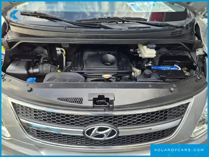 HYUNDAI STAREX 5-SEATER VAN