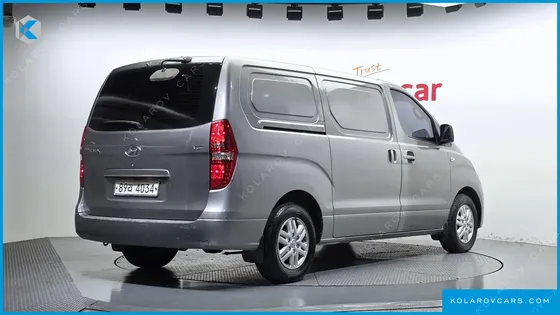 HYUNDAI STAREX 3-SEATER VAN