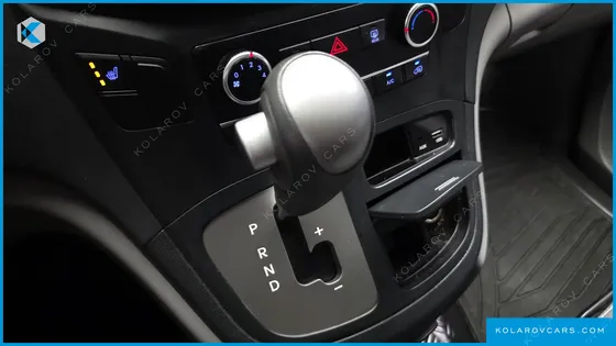 HYUNDAI STAREX 3-SEATER VAN