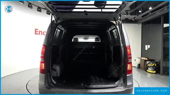 HYUNDAI STAREX 3-SEATER VAN
