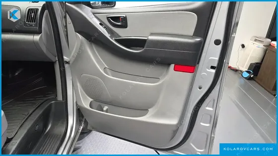 HYUNDAI STAREX 3-SEATER VAN