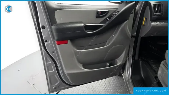 HYUNDAI STAREX 3-SEATER VAN