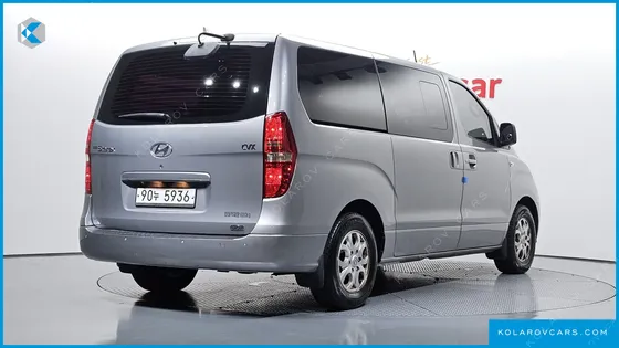 HYUNDAI STAREX 5-SEATER VAN