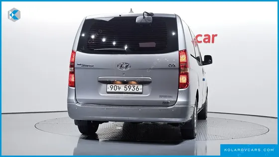 HYUNDAI STAREX 5-SEATER VAN