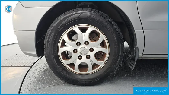 HYUNDAI STAREX 5-SEATER VAN