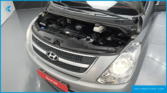 HYUNDAI STAREX 5-SEATER VAN
