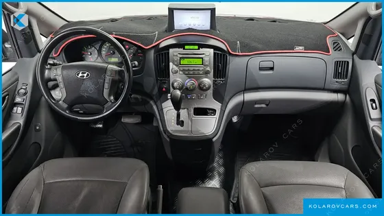 HYUNDAI STAREX 5-SEATER VAN
