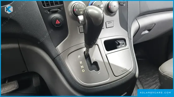 HYUNDAI STAREX 5-SEATER VAN