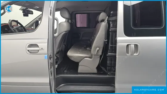 HYUNDAI STAREX 5-SEATER VAN