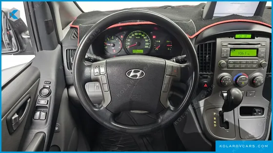 HYUNDAI STAREX 5-SEATER VAN