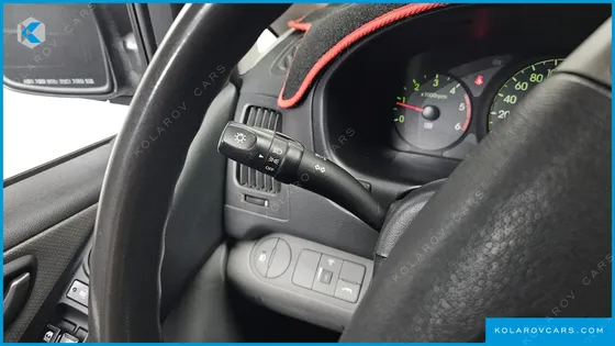 HYUNDAI STAREX 5-SEATER VAN