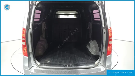 HYUNDAI STAREX 5-SEATER VAN