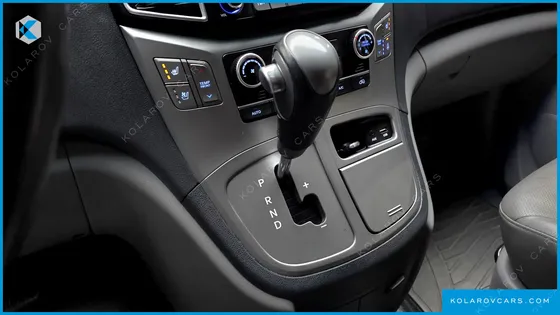 HYUNDAI STAREX 11-SEATER WAGON