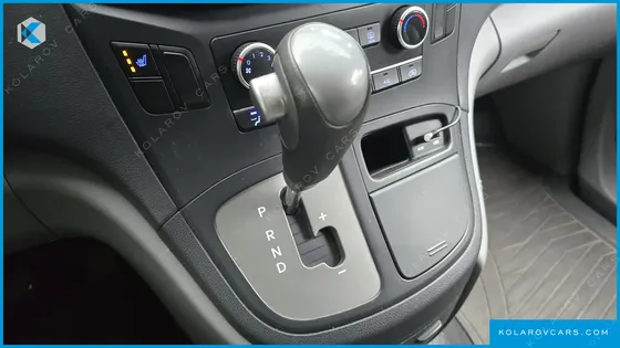 HYUNDAI STAREX 3-SEATER VAN