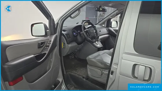 HYUNDAI STAREX 3-SEATER VAN