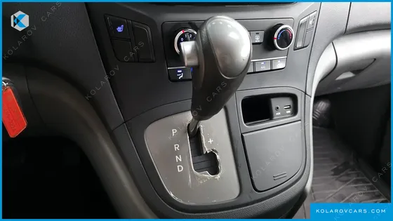 HYUNDAI STAREX 3-SEATER VAN