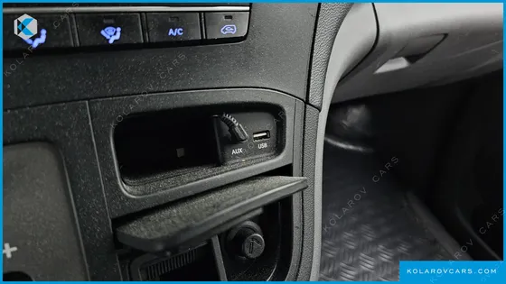 HYUNDAI STAREX 12-SEATER WAGON